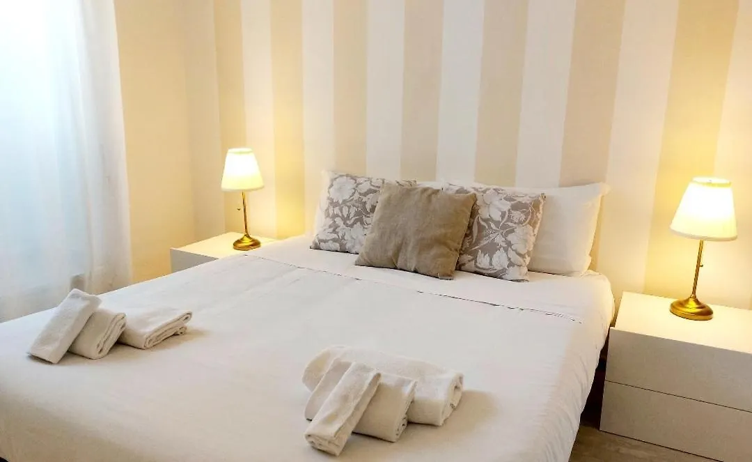 Bbhome Stylish Gold Apartment Near Trastevere Station Rome